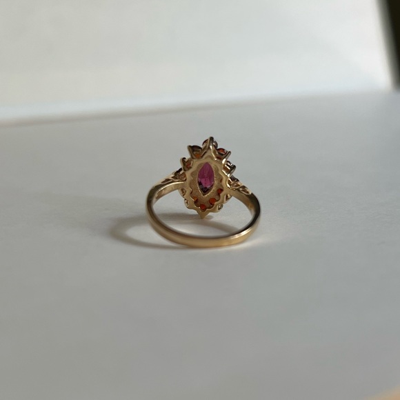 Vintage Garnet Navette Ring, Marquise Ring, Genuine Gold and Gemstones - Picture 4 of 8